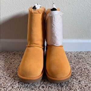 UGG Women's Winter Boots - Yellow